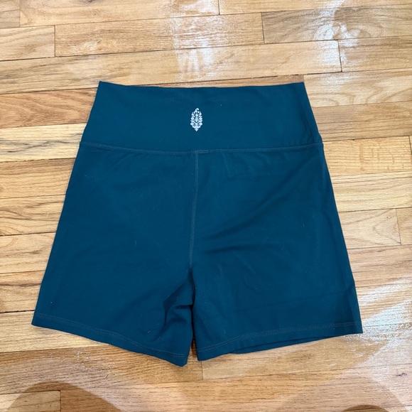 Free People Movement Women’s Never Better Evergreen Biker Shorts Sz L NWT - Picture 5 of 8
